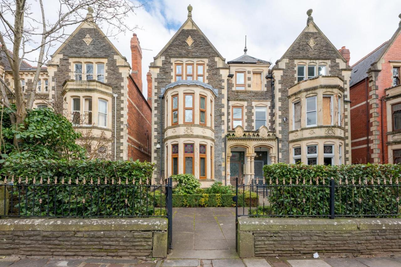 2 Bed - Centre - Free Parking Apartment