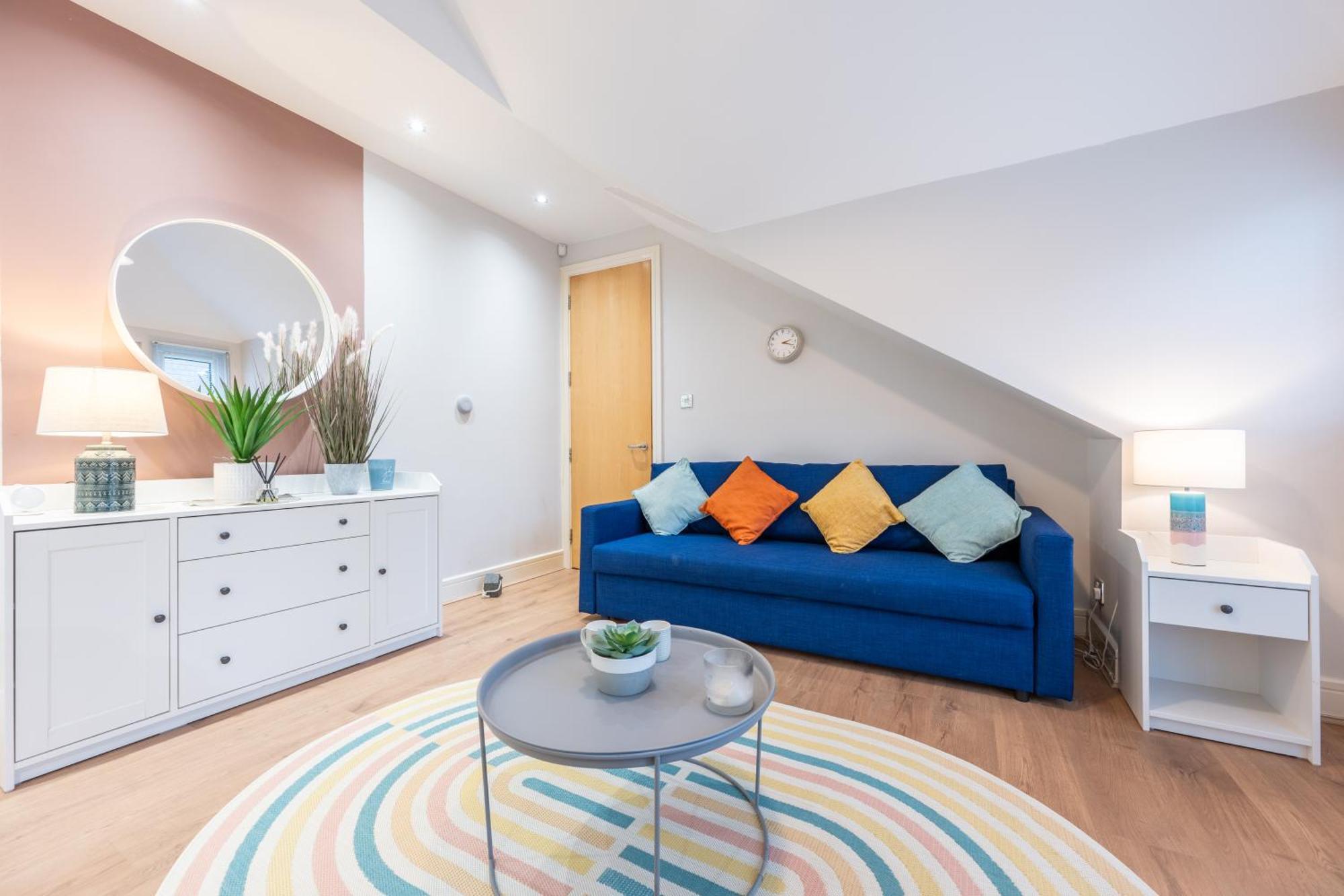 2 Bed - Centre - Free Parking